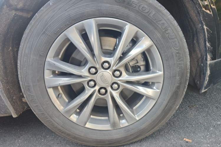 Used Cadillac XT5 2021 2.0T Two-Wheel Drive Luxury Version Right Front Wheel Hub