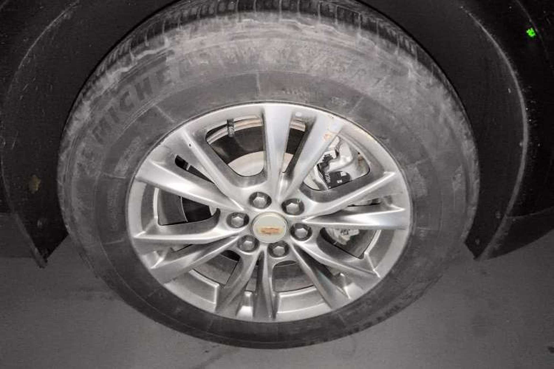 Used Cadillac XT5 2021 2.0T Two-Wheel Drive Luxury Version Right Front Wheel Hub