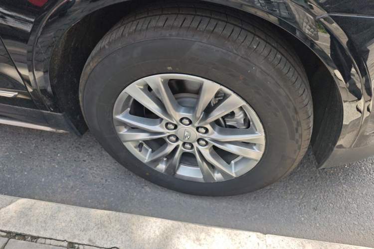 Used Cadillac XT5 2021 2.0T Two-Wheel Drive Luxury Version Right Front Wheel Hub