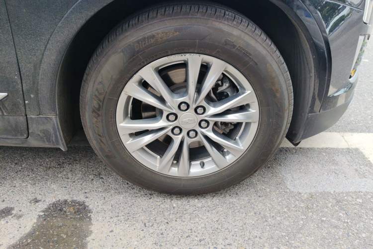 Used Cadillac XT5 2021 2.0T Four-Wheel Drive Luxury Version Right Front Wheel Hub