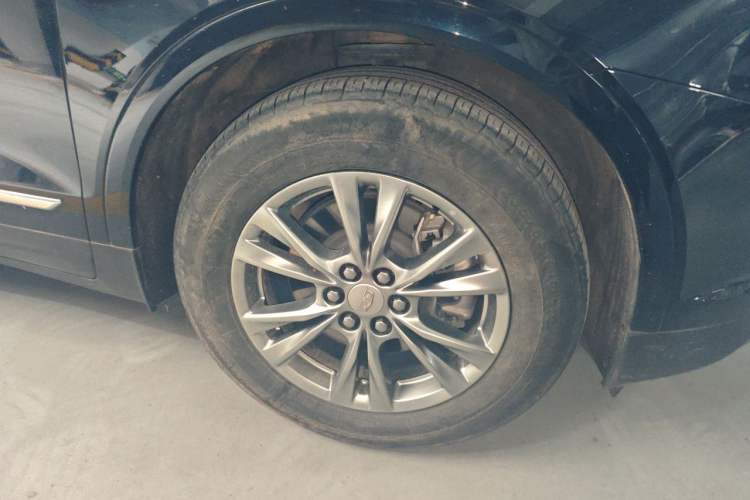 Used Cadillac XT5 2021 2.0T Two-Wheel Drive Luxury Version Right Front Wheel Hub