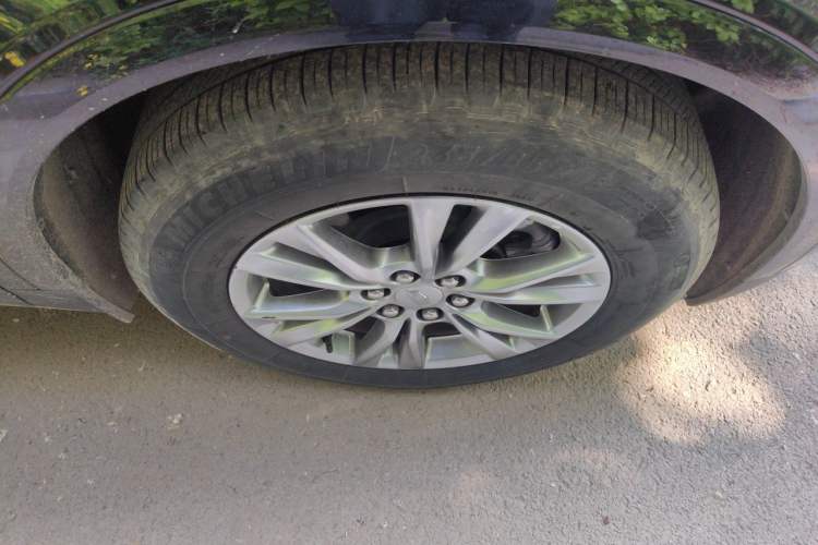 Used Cadillac XT5 2021 2.0T Two-Wheel Drive Luxury Version Right Front Wheel Hub