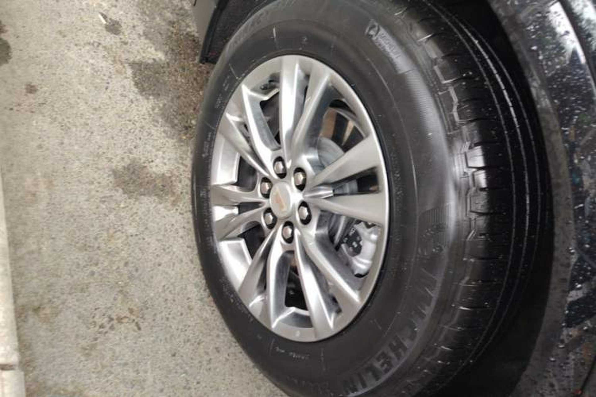 Used Cadillac XT5 2021 2.0T Two-Wheel Drive Luxury Version Right Front Wheel Hub