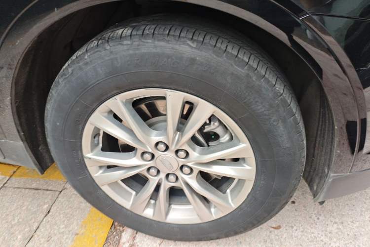 Used Cadillac XT5 2021 2.0T Two-Wheel Drive Luxury Version Right Front Wheel Hub