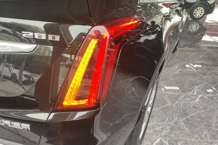 Used Cadillac XT5 2021 2.0T Two-Wheel Drive Luxury Version Right Rear Taillight