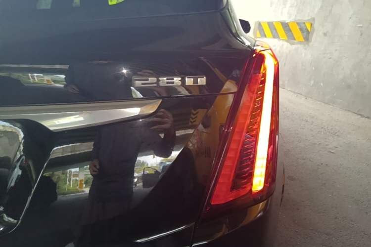Used Cadillac XT5 2021 28T Luxury Model Right Rear Taillight