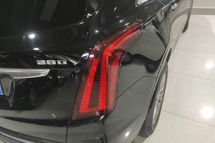 Used Cadillac XT5 2021 28T Luxury Model Right Rear Taillight