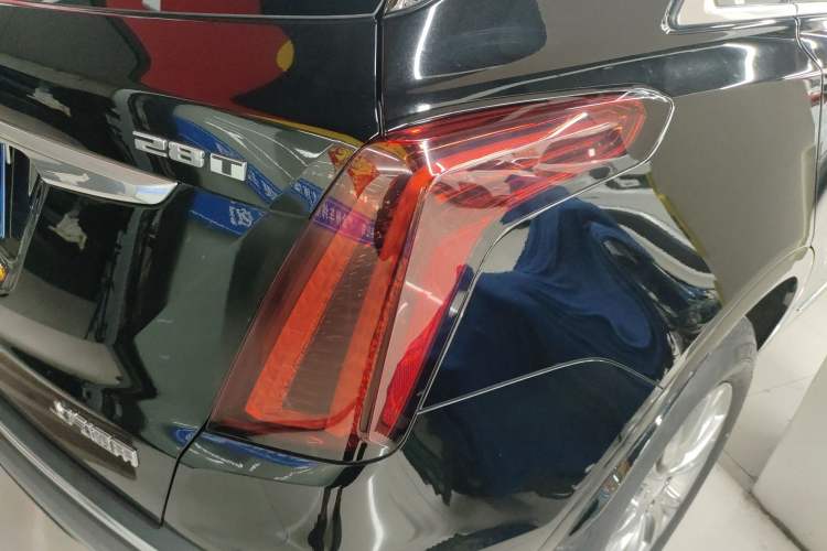 Used Cadillac XT5 2021 2.0T Two-Wheel Drive Luxury Version Right Rear Taillight