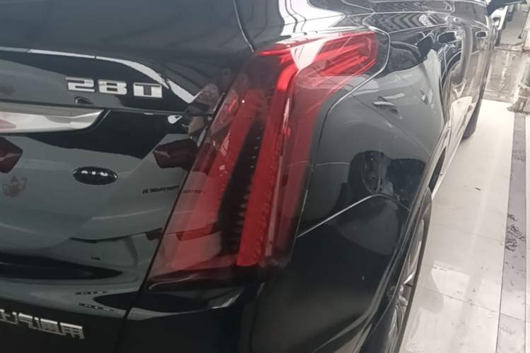 Used Cadillac XT5 2021 28T Luxury Model Right Rear Taillight