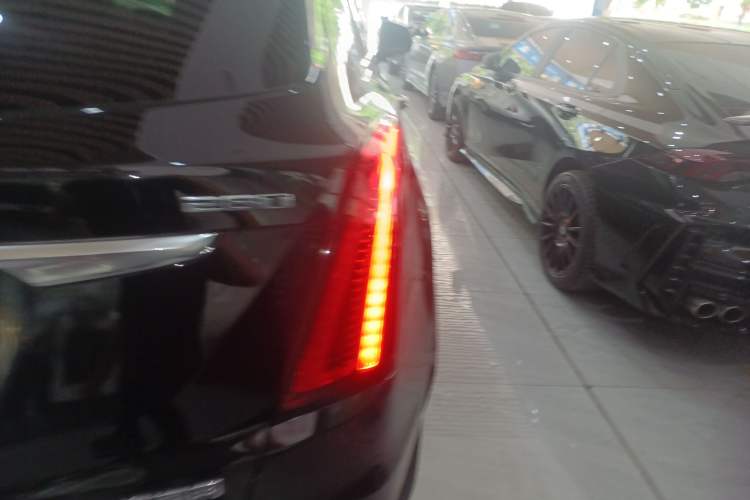 Used Cadillac XT5 2021 2.0T Two-Wheel Drive Luxury Version Right Rear Taillight