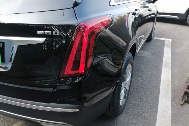Used Cadillac XT5 2021 28T Luxury Model Right Rear Taillight