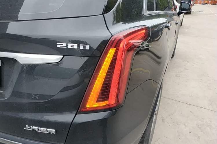 Used Cadillac XT5 2021 28T Luxury Model Right Rear Taillight