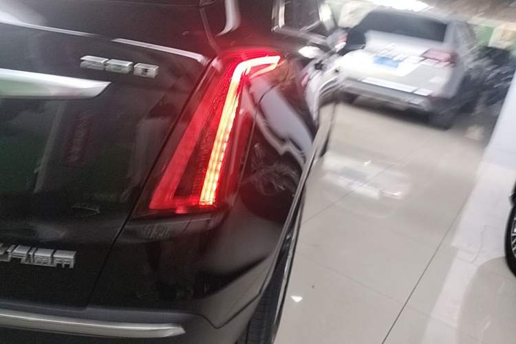 Used Cadillac XT5 2021 28T Luxury Model Right Rear Taillight
