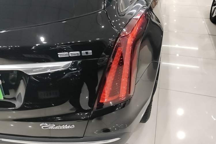 Used Cadillac XT5 2021 28T Luxury Model Right Rear Taillight