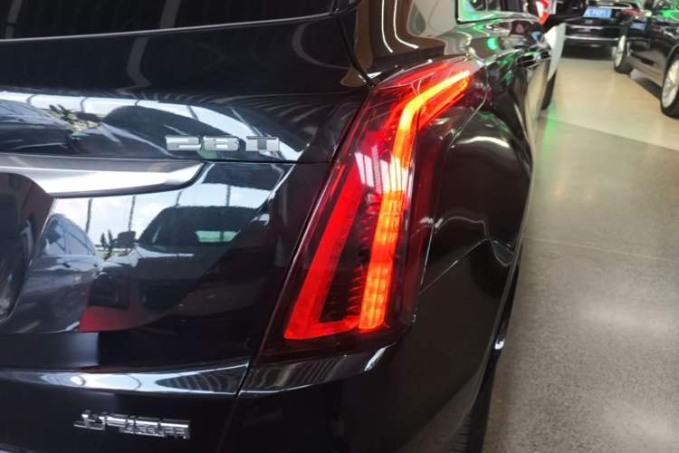 Used Cadillac XT5 2021 2.0T Four-Wheel Drive Luxury Version Right Rear Taillight
