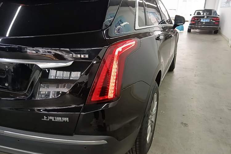 Used Cadillac XT5 2021 28T Luxury Model Right Rear Taillight