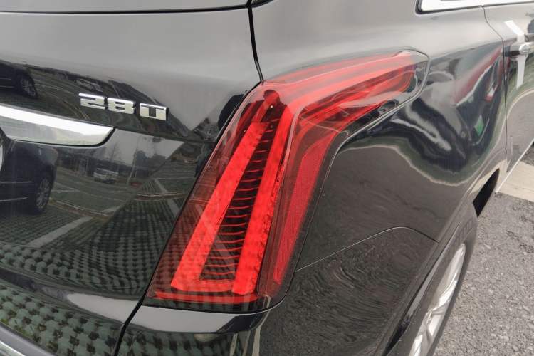 Used Cadillac XT5 2021 2.0T Two-Wheel Drive Luxury Version Right Rear Taillight
