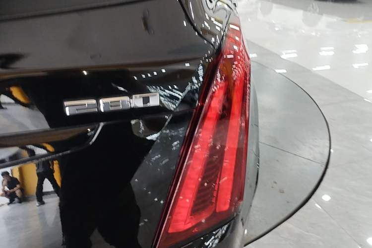 Used Cadillac XT5 2021 28T Luxury Model Right Rear Taillight