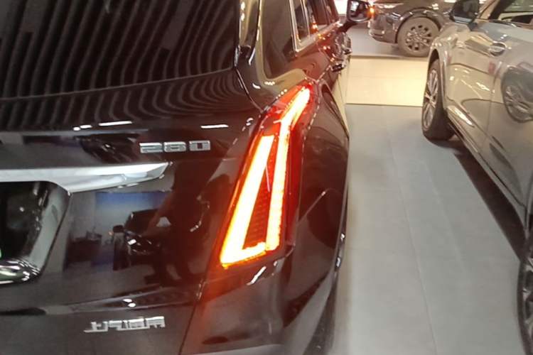 Used Cadillac XT5 2021 2.0T Four-Wheel Drive Luxury Version Right Rear Taillight