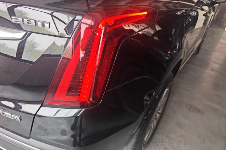 Used Cadillac XT5 2021 2.0T Two-Wheel Drive Luxury Version Right Rear Taillight