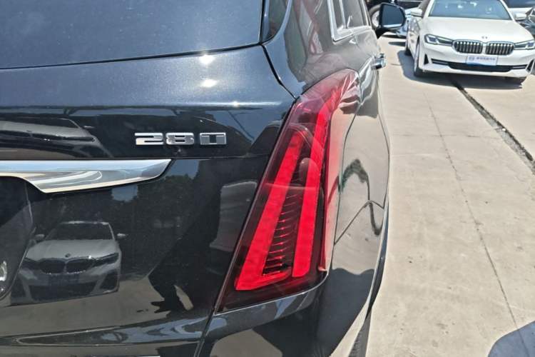 Used Cadillac XT5 2021 2.0T Two-Wheel Drive Luxury Version Right Rear Taillight