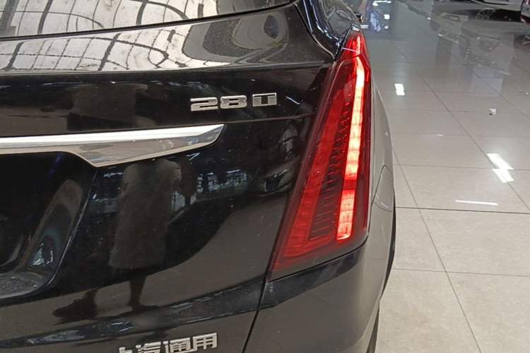 Used Cadillac XT5 2021 2.0T Two-Wheel Drive Luxury Version Right Rear Taillight