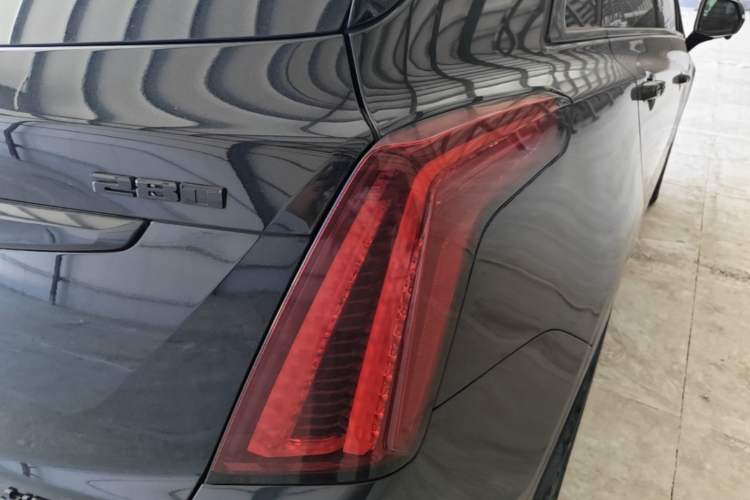 Used Cadillac XT5 2021 28T Four-Wheel Drive Tech Version Right Rear Taillight