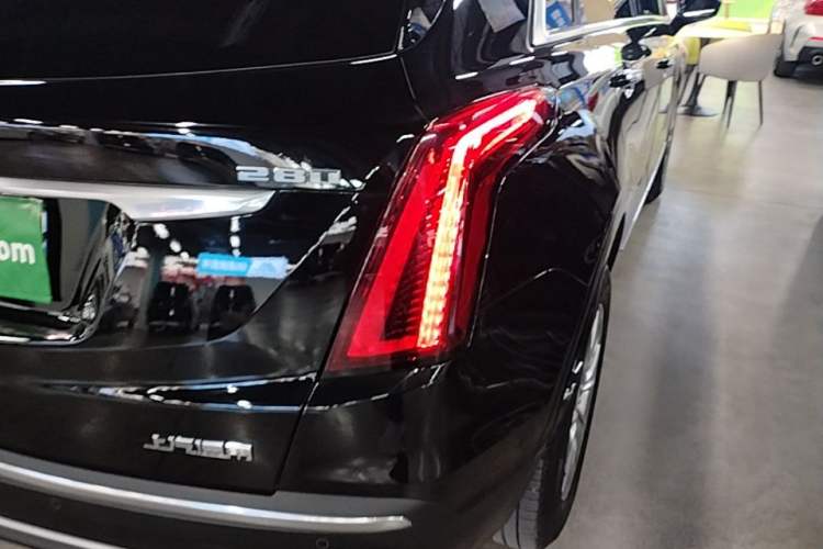 Used Cadillac XT5 2021 2.0T Two-Wheel Drive Luxury Version Right Rear Taillight