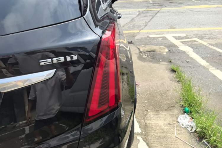 Used Cadillac XT5 2021 28T Luxury Model Right Rear Taillight