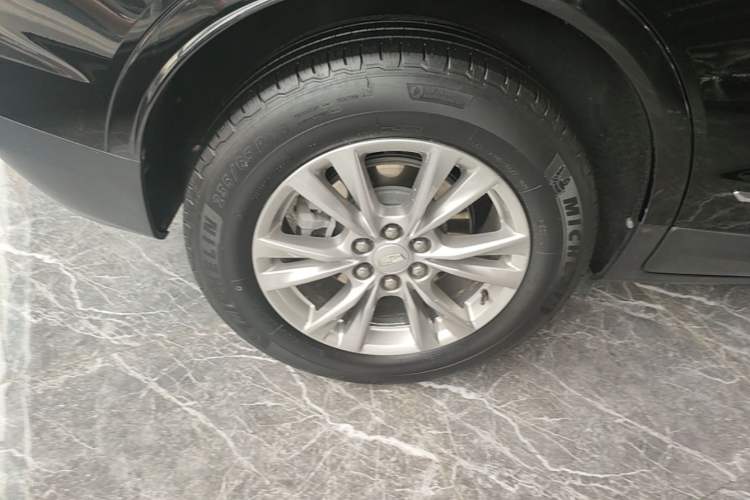 Used Cadillac XT5 2021 2.0T Two-Wheel Drive Luxury Version Right Rear Wheel Hub