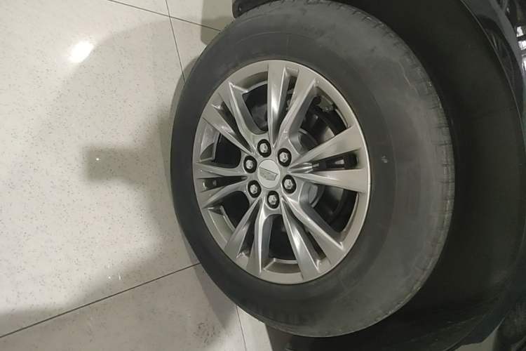 Used Cadillac XT5 2021 28T Luxury Model Right Rear Wheel Hub