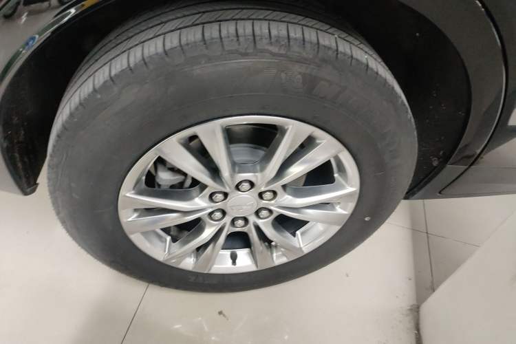 Used Cadillac XT5 2021 2.0T Two-Wheel Drive Luxury Version Right Rear Wheel Hub