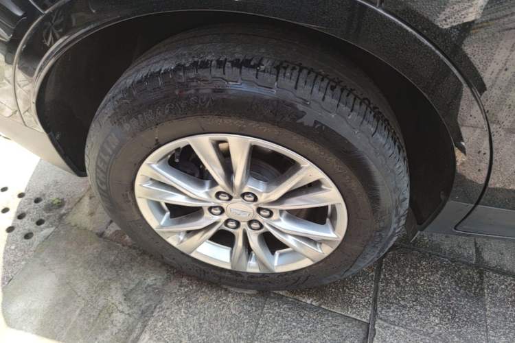 Used Cadillac XT5 2021 2.0T Two-Wheel Drive Luxury Version Right Rear Wheel Hub