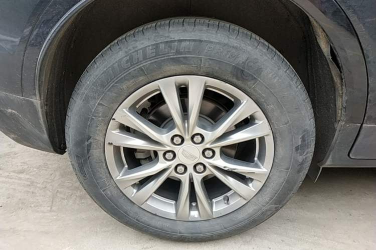 Used Cadillac XT5 2021 28T Luxury Model Right Rear Wheel Hub