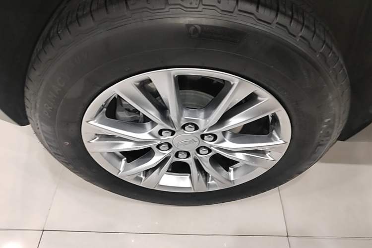 Used Cadillac XT5 2021 28T Luxury Model Right Rear Wheel Hub