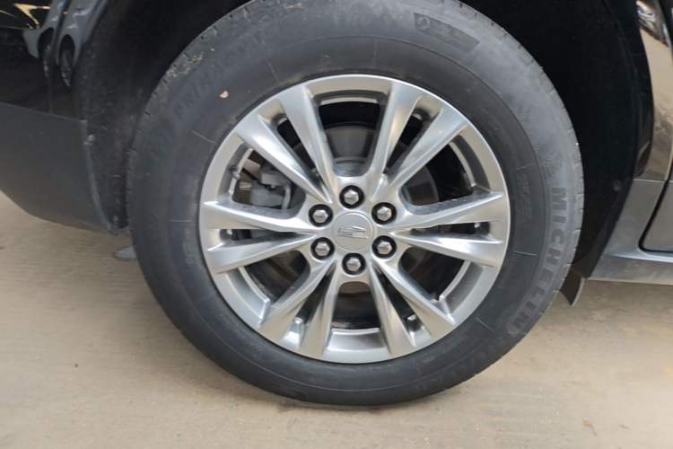 Used Cadillac XT5 2021 2.0T Two-Wheel Drive Luxury Version Right Rear Wheel Hub
