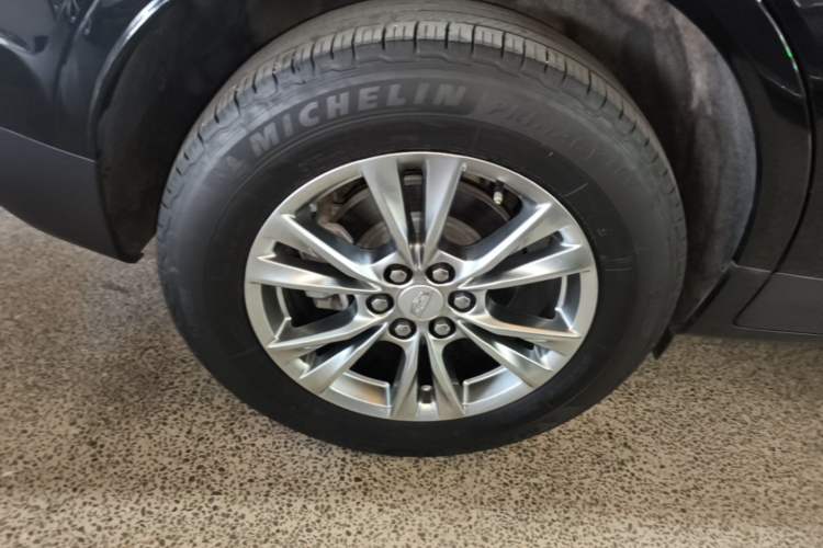 Used Cadillac XT5 2021 2.0T Four-Wheel Drive Luxury Version Right Rear Wheel Hub