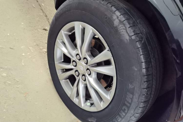 Used Cadillac XT5 2021 28T Four-Wheel Drive Luxury Version Right Rear Wheel Hub
