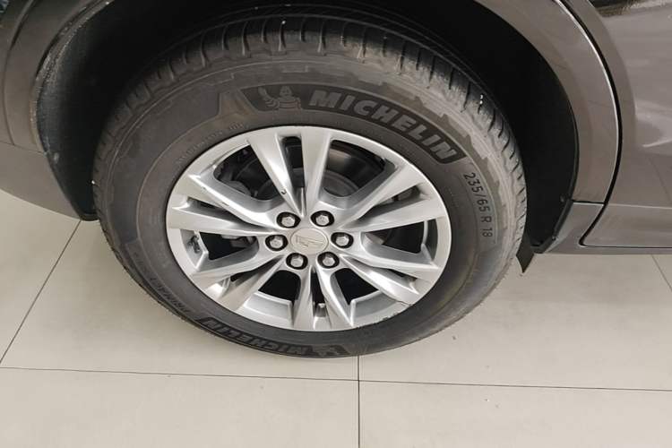 Used Cadillac XT5 2021 28T Luxury Model Right Rear Wheel Hub