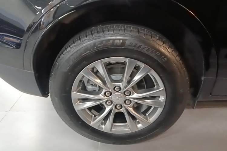Used Cadillac XT5 2021 2.0T Four-Wheel Drive Luxury Version Right Rear Wheel Hub