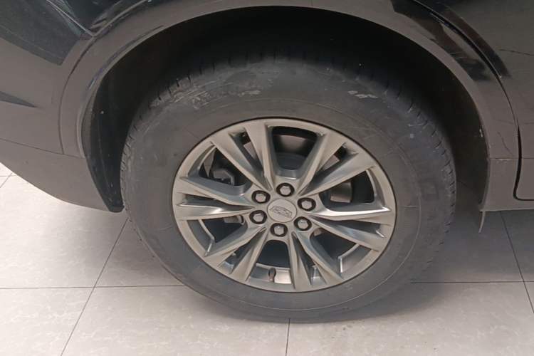 Used Cadillac XT5 2021 2.0T Two-Wheel Drive Luxury Version Right Rear Wheel Hub