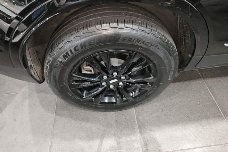 Used Cadillac XT5 2021 2.0T Two-Wheel Drive Luxury Version Right Rear Wheel Hub