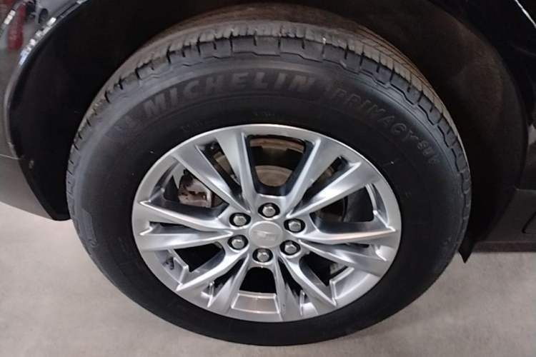 Used Cadillac XT5 2021 2.0T Two-Wheel Drive Luxury Version Right Rear Wheel Hub