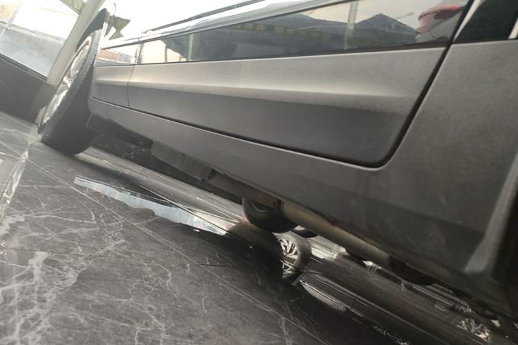 Used Cadillac XT5 2021 2.0T Two-Wheel Drive Luxury Version Right Side Sill