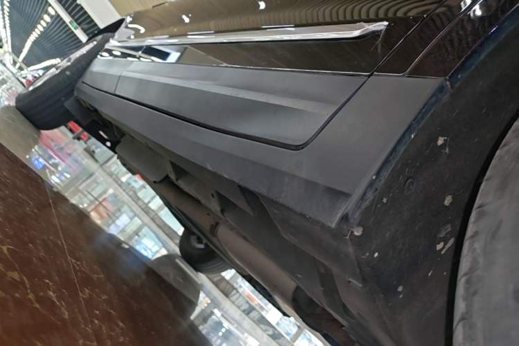 Used Cadillac XT5 2021 2.0T Two-Wheel Drive Luxury Version Right Side Sill