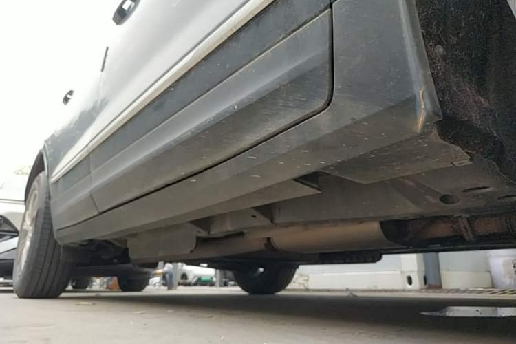 Used Cadillac XT5 2021 28T Luxury Model Right Side Sill