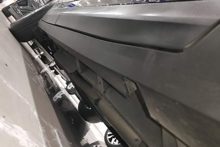 Used Cadillac XT5 2021 28T Luxury Model Right Side Sill