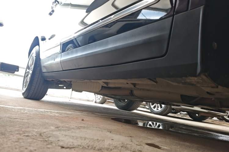 Used Cadillac XT5 2021 2.0T Four-Wheel Drive Luxury Version Right Side Sill