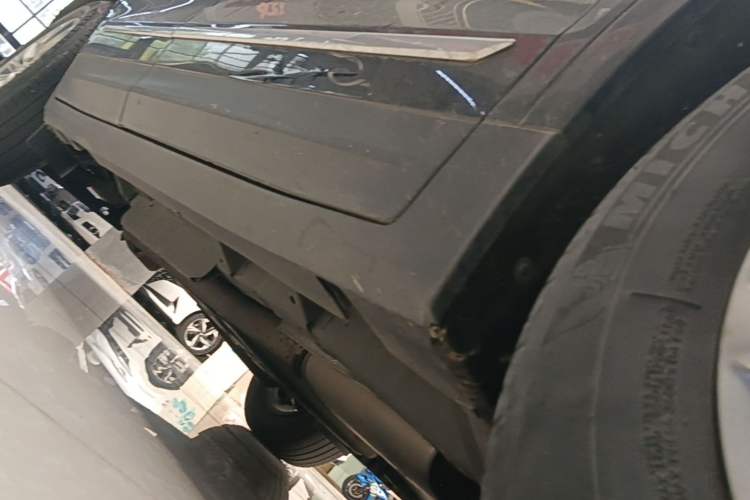 Used Cadillac XT5 2021 2.0T Two-Wheel Drive Luxury Version Right Side Sill