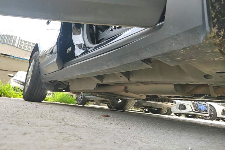 Used Cadillac XT5 2021 28T Luxury Model Right Side Sill